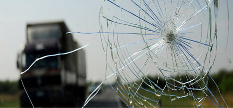 cracked-windshield